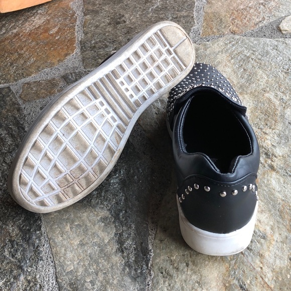 🌺Flash Sale🌺Steve Madden Slip On Sneakers. - Picture 2 of 3